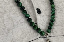 Collier Oeil de Tigre vert avec pendentif clé de sol