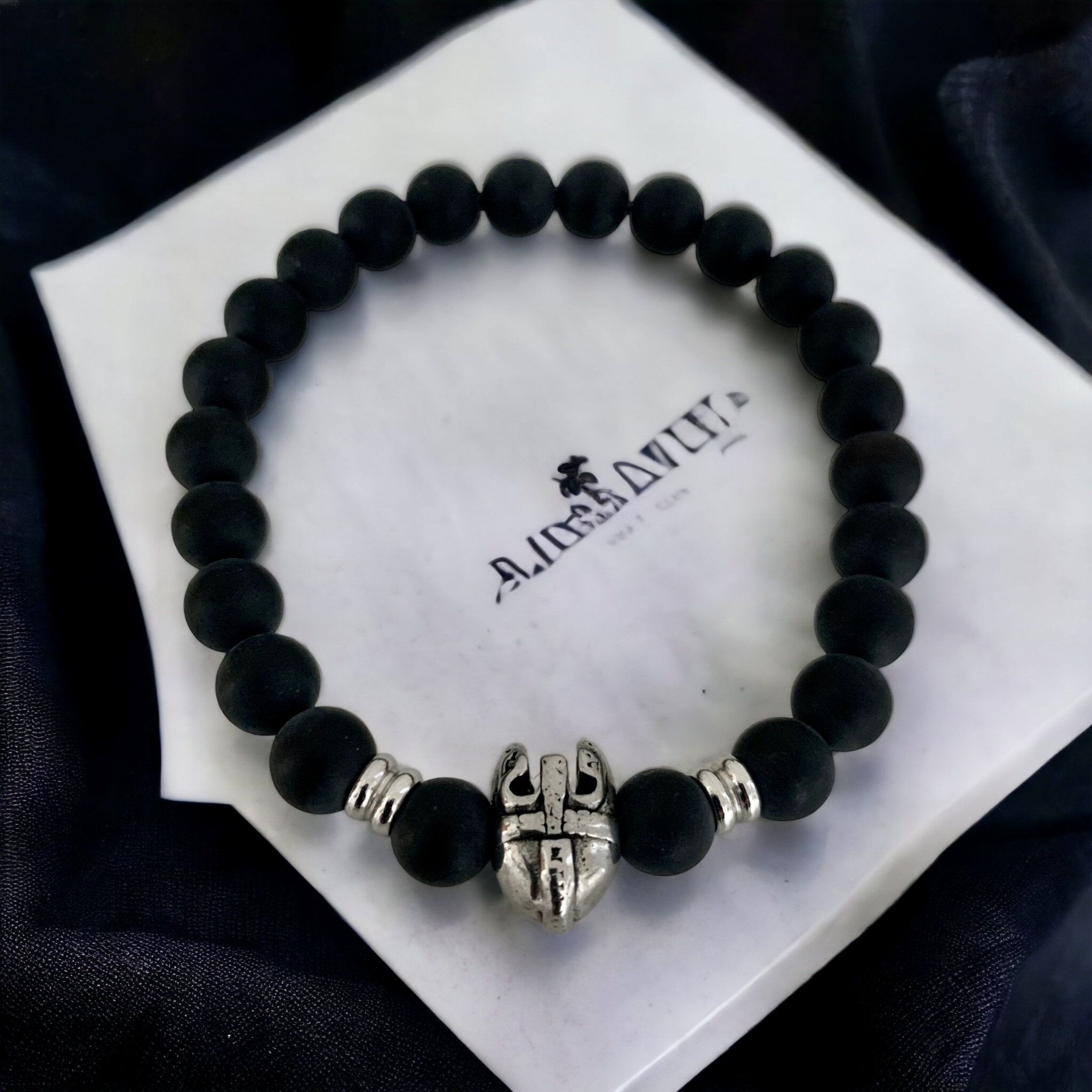 Bracelet Onyx Mat avec pendentif casque