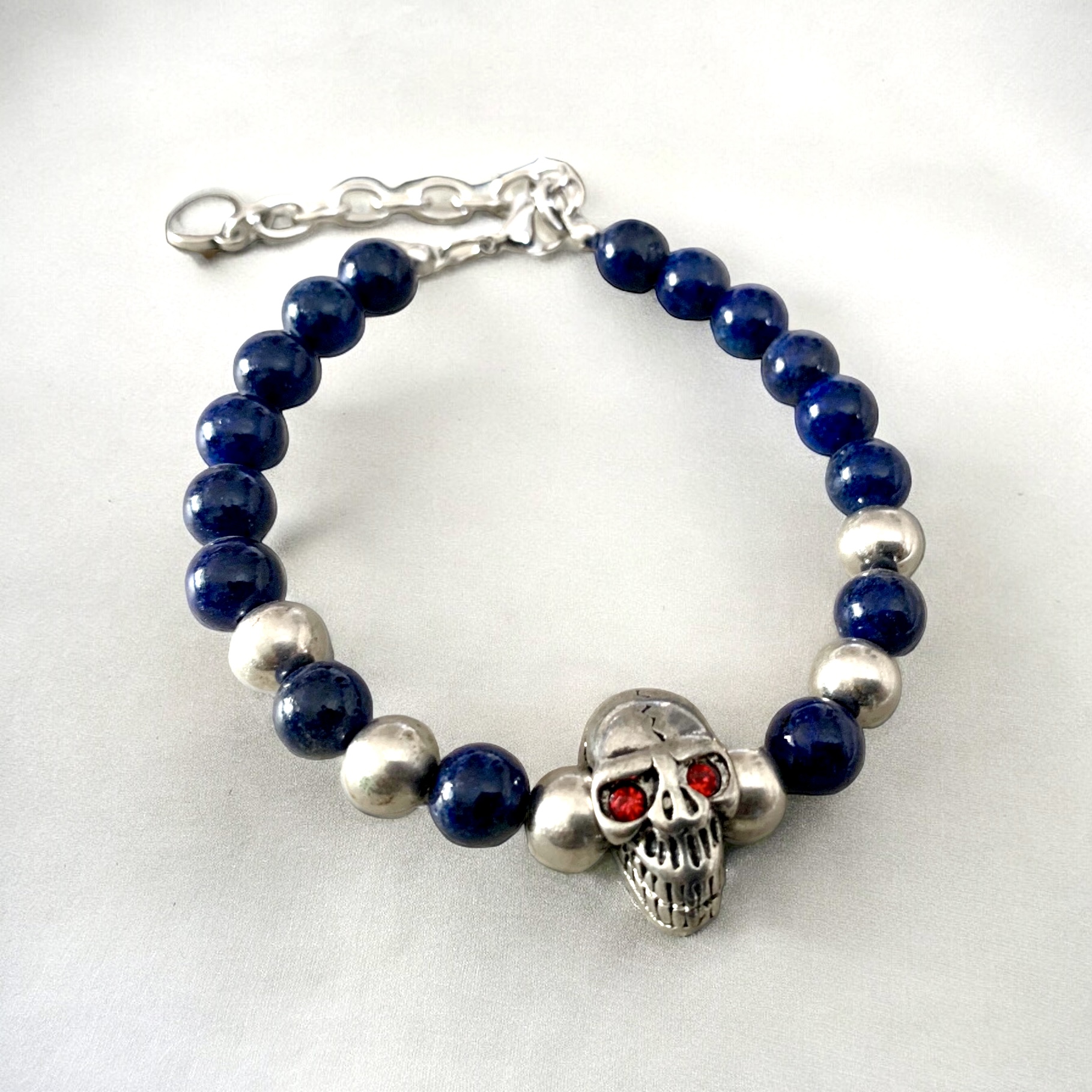 Bracelet de pierre Lapis-lazuli avec pendentif tête de mort